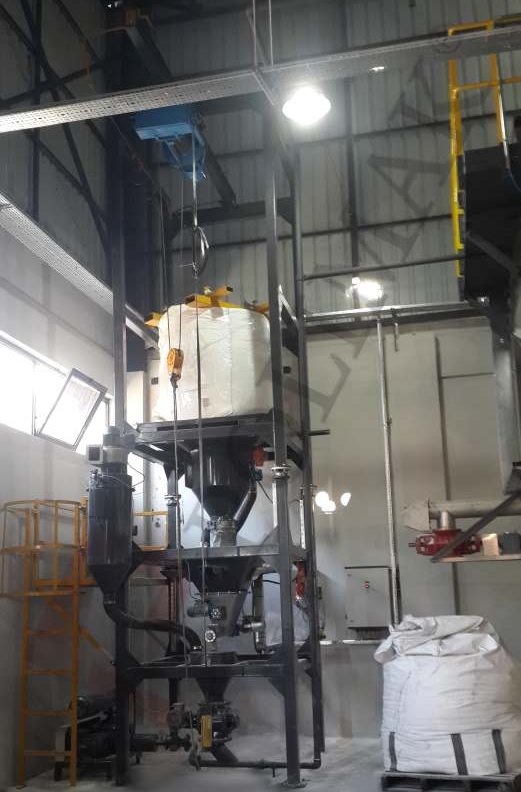 Big bag unloading station weighing system