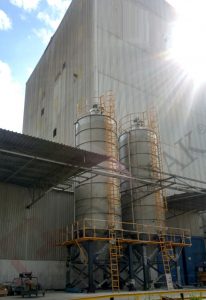 Bulk powder silos with jet filters