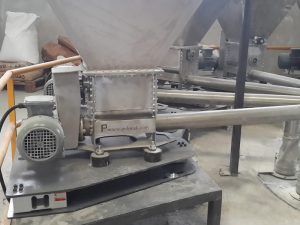 Loss in weight feeding batching dosing system