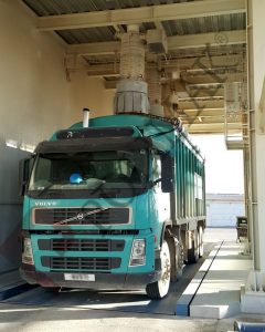 Bulk solids loading to open bulk trucks by loading bellows