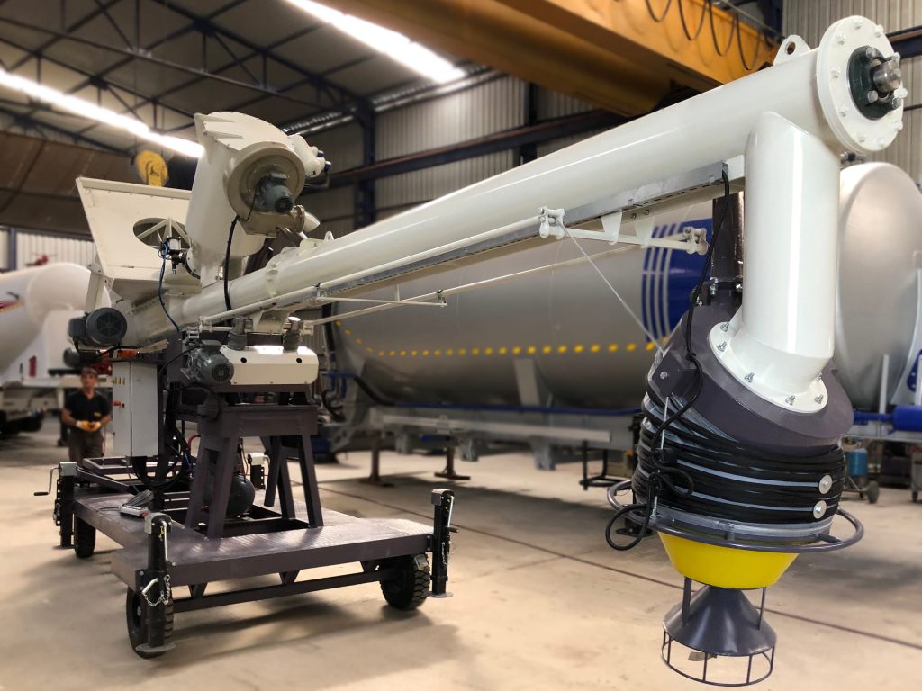 mobile-truck-loader-3-min Loading bellow to fill bulk trucks at the tip of mobile FIBC emptying system